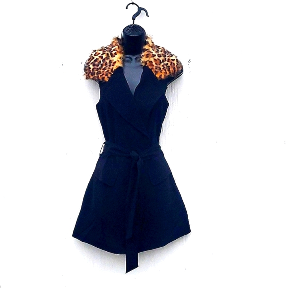 Sleeve-less Leapord Faux Fur vest